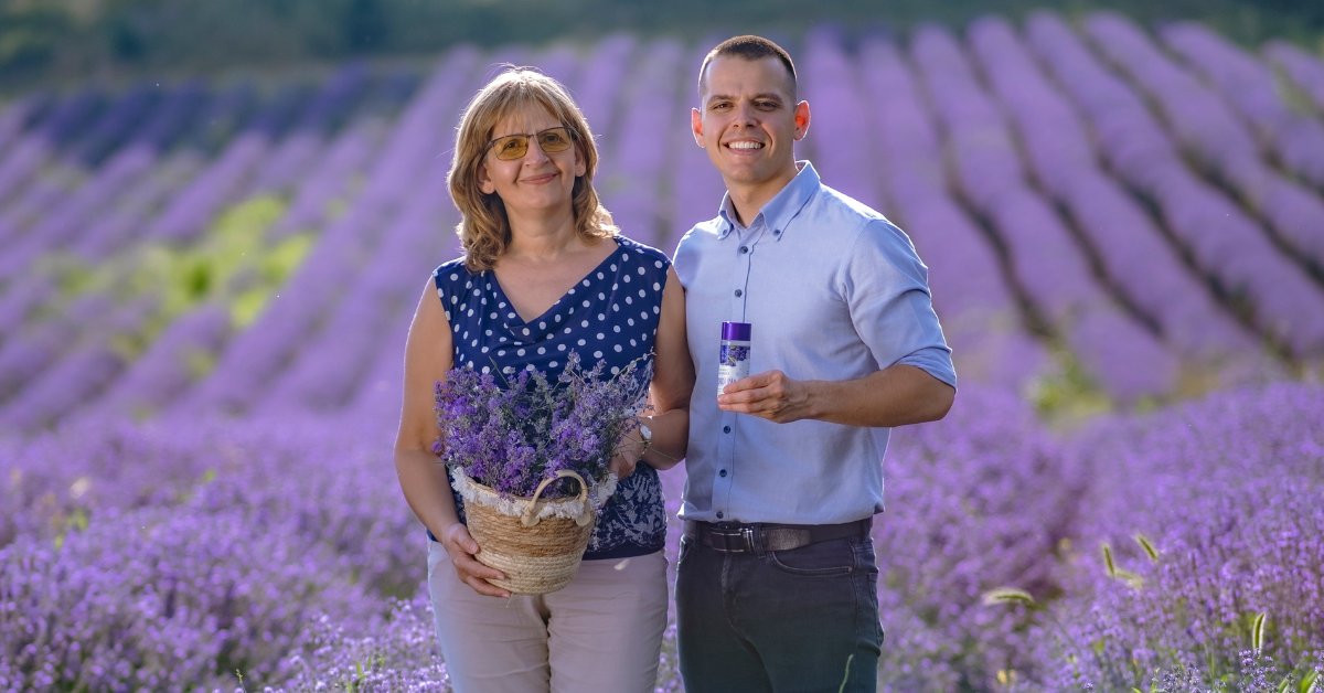 Teenagerské akné: Jak se zbavit pupínků pomocí Organické Levandulové Vody