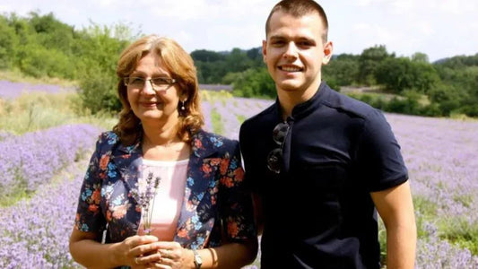 Jak rodinná značka vytvořila přírodní řešení aknépomocí těchto kouzelných bylin.