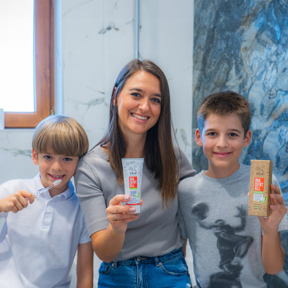 Kupte 3x Ústní Vodu z Divoké Ruje Vlasaté (Škumpa) + 1 Zubní Pastu Ina Dent-All - Rodinný balíček