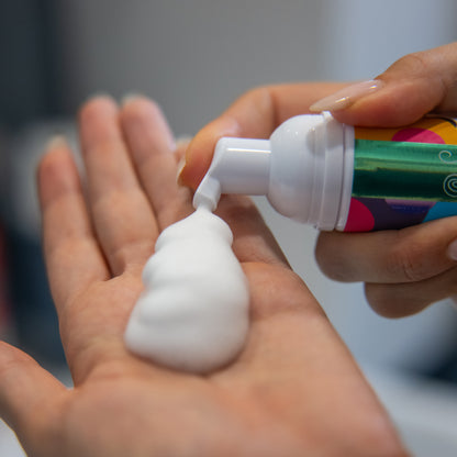 Přírodní čisticí Pěna na Obličej s Meduňkou a Gerániem – pro všechny typy pleti