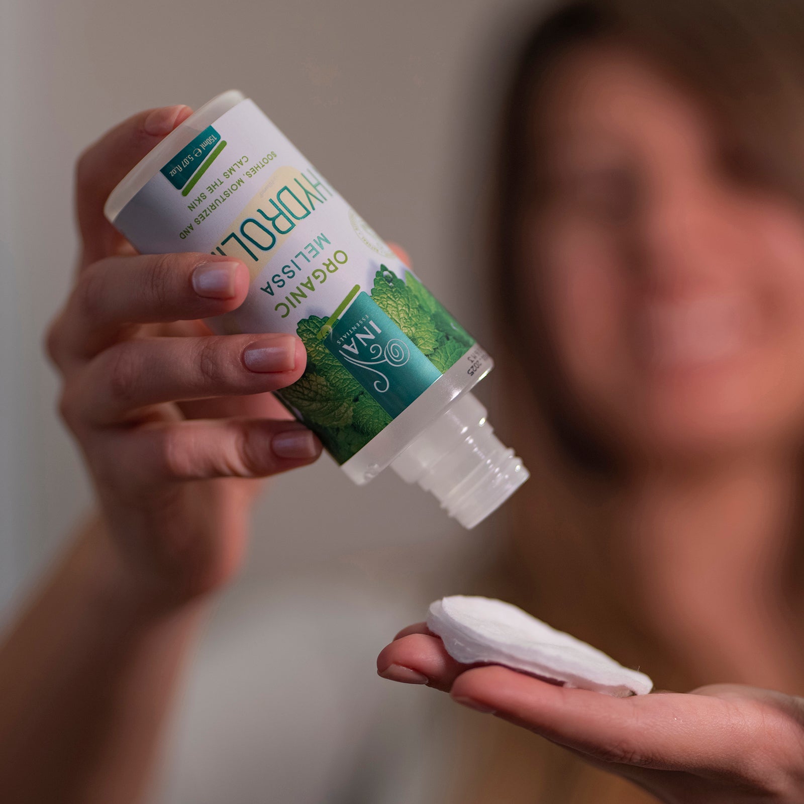 Organická voda z Meduňky - Hydrolina na Dermatitidu a podrážděnou kůži